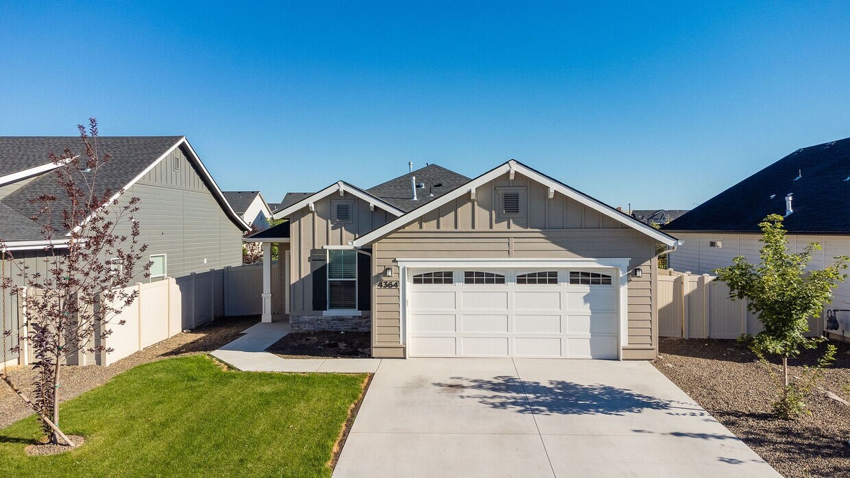 Primary Photo - Central 3 bed 2 bath home