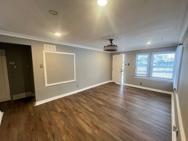 Building Photo - 2505 Crescent Ave