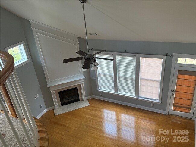 Foto del edificio - 296 Trillium St NW