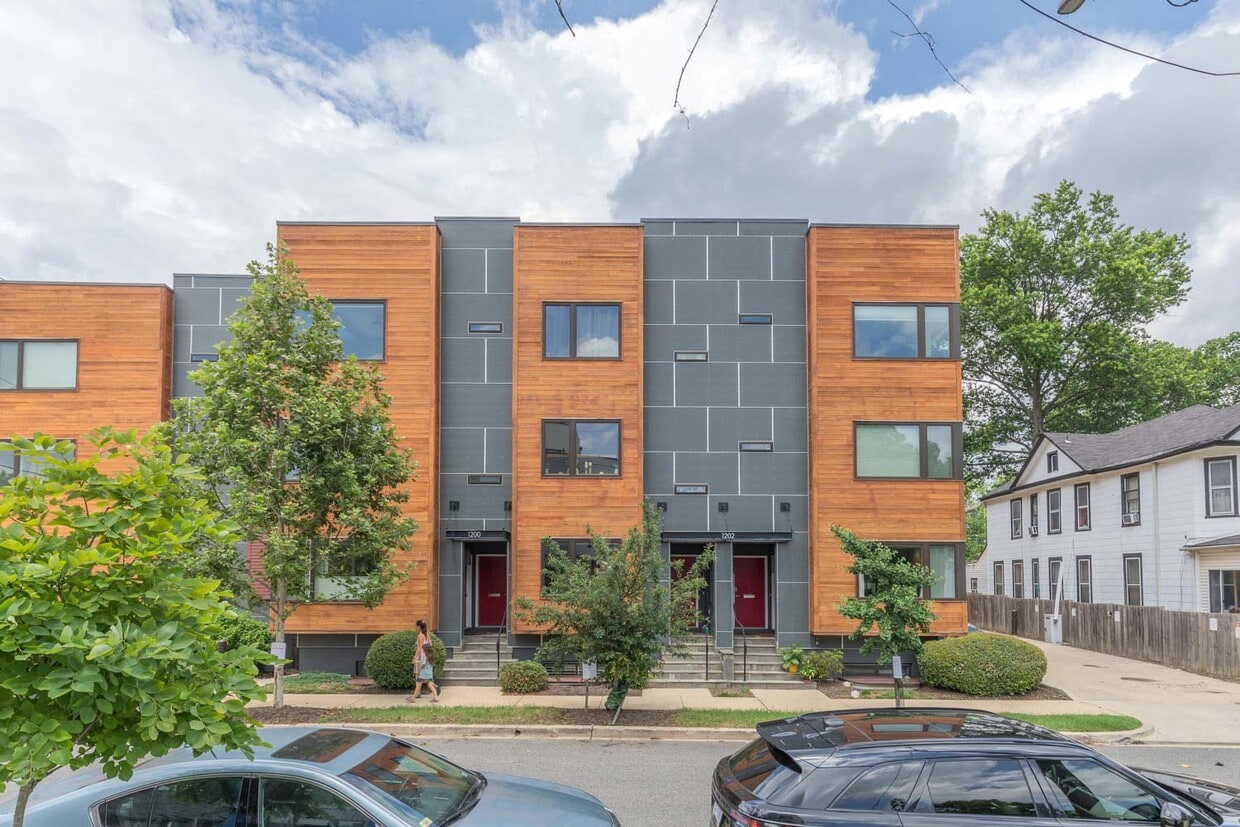 Primary Photo - 1202 Jackson St NE