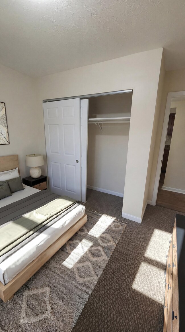 Building Photo - Renovated 2BR • Balcony • Washer/Dryer Hookups