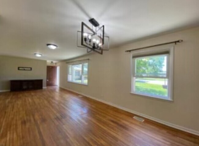Building Photo - 232 E Berkley Ln