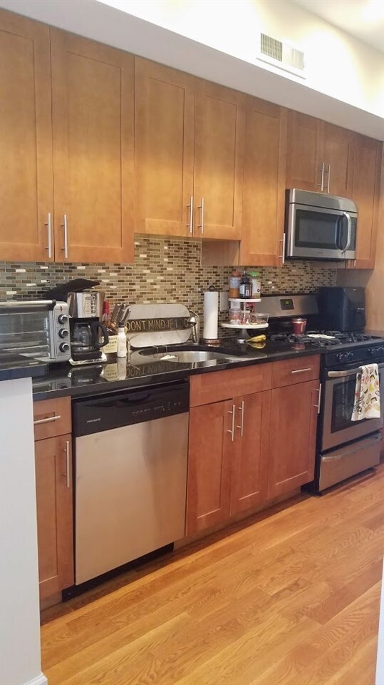 Foto del edificio - 525 Adams St