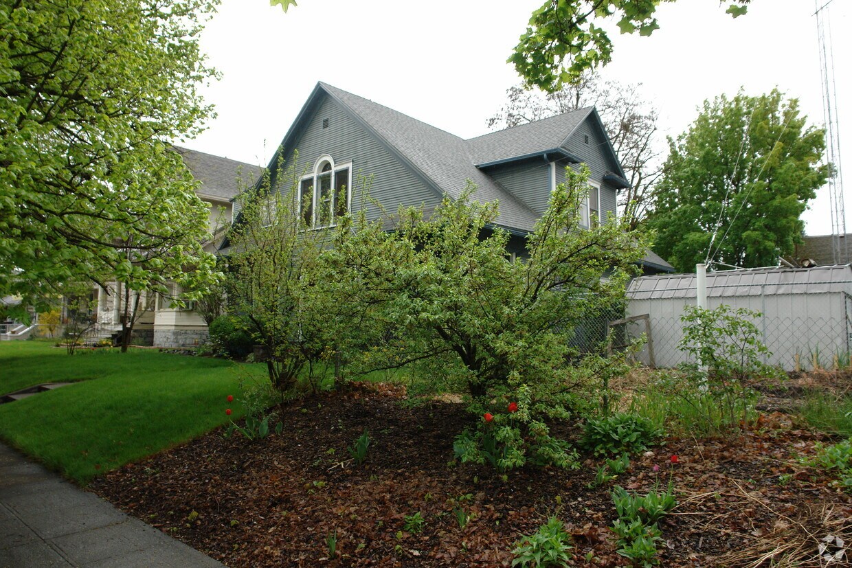 Building Photo - 823 W Nora Ave