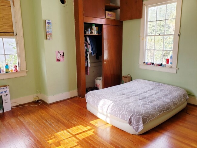 Foto del edificio - 229 Rutledge Ave