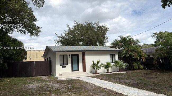 Building Photo - 1621 SW 11th Ct
