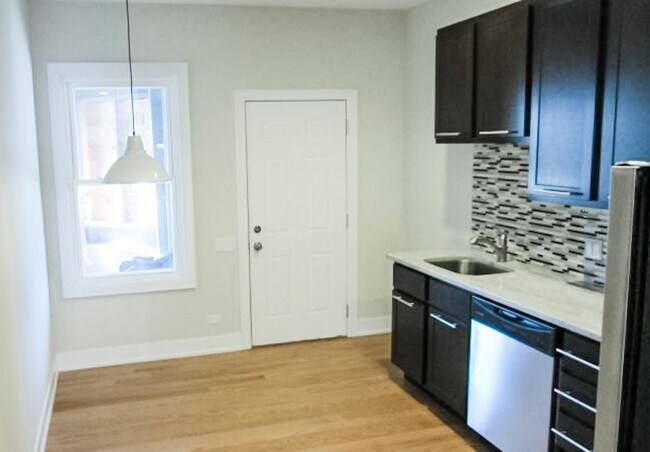 Building Photo - 2754 N Ashland Ave