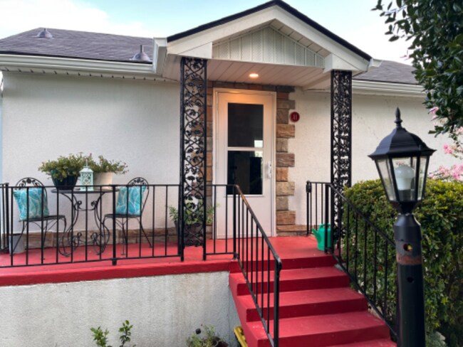 Building Photo - 210 Aberina St