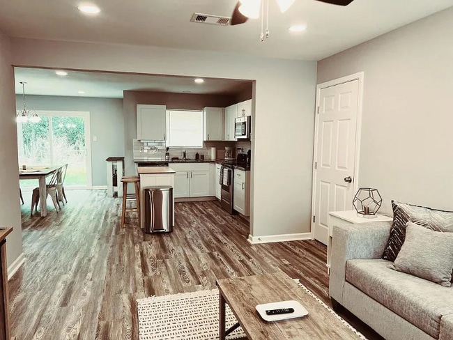 Building Photo - 5275 Berard Cir