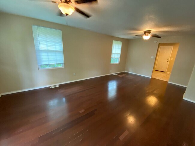 Building Photo - 2 BR / 2 BA Single Family Home - Walk to FSU