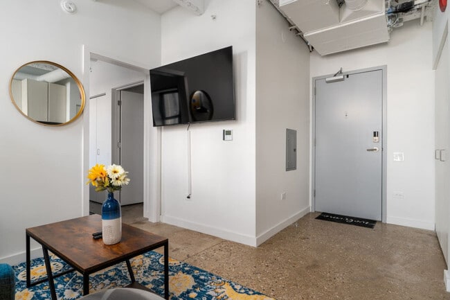 Foto del edificio - 1049 W Lawrence Ave