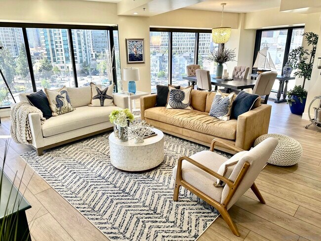 Foto del edificio - 100 W Harbor Dr