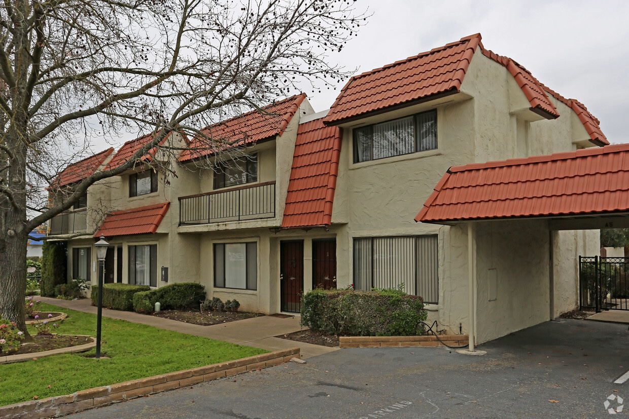 Building Photo - Hacienda Del Sol Apartments