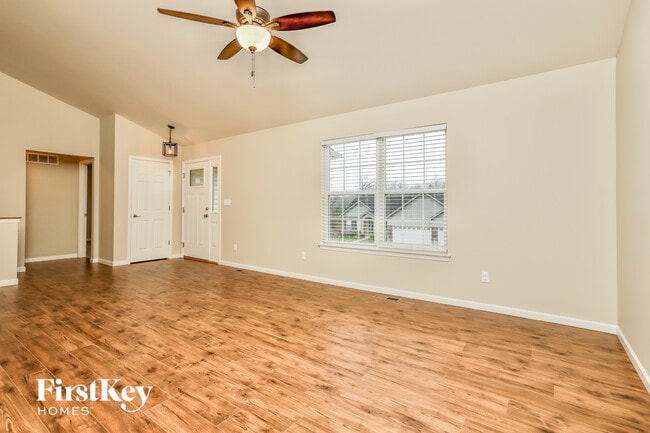 Foto del edificio - 415 Bittersweet Dr