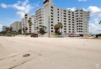 Building Photo - 6830 Indian Creek Dr