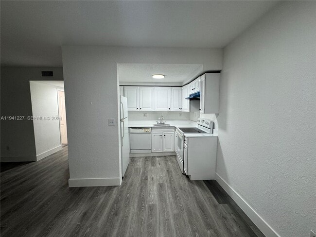 Foto del edificio - 1525 NE 135th St