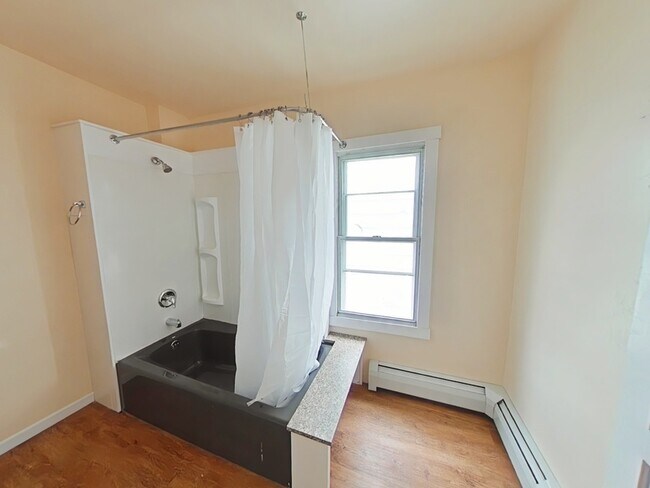 Building Photo - 247 S Maple St
