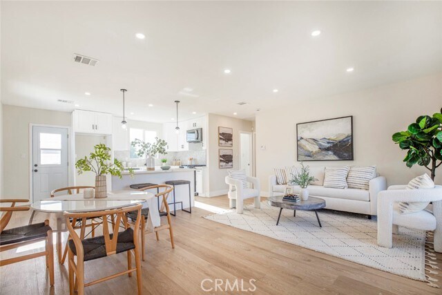 Foto del edificio - 8881 Morehart Ave