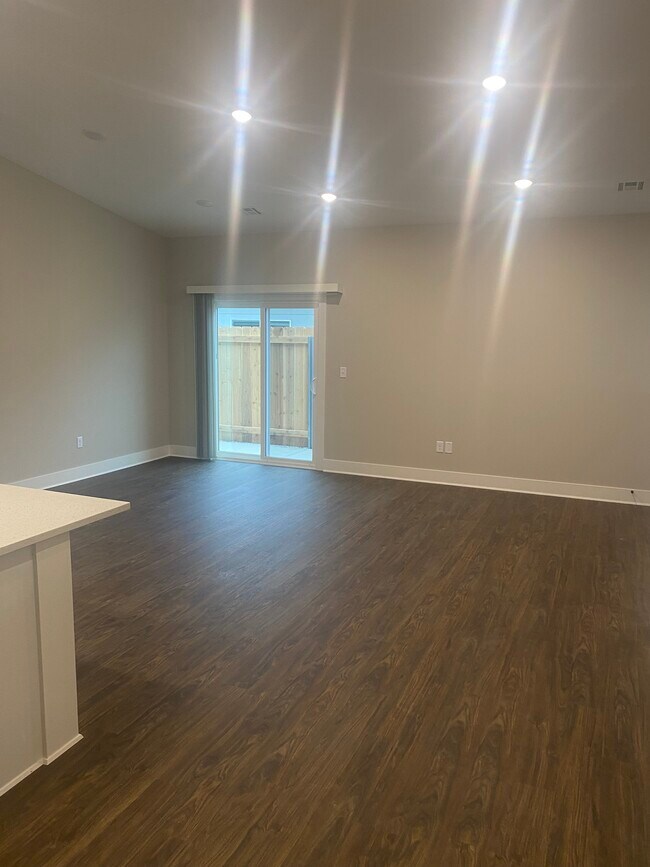 Foto del edificio - 12830 E Blake St