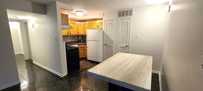 Foto del edificio - 10840 Kilpatrick Ave