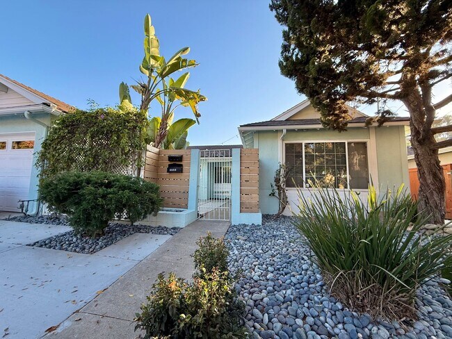 Building Photo - Spacious & Stylish 5-Bedroom Gem Near SDSU!!!