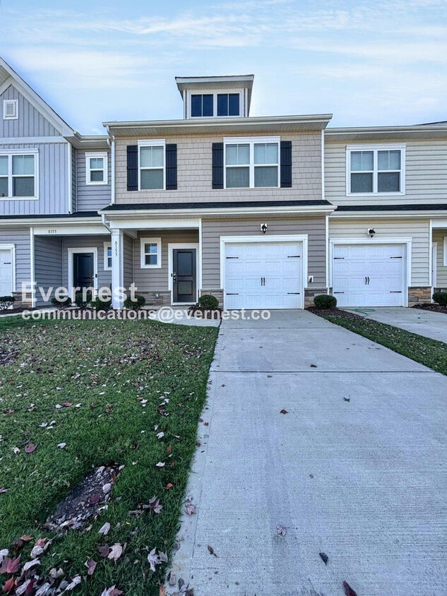 Foto principal - 8153 Sheffield Dr.