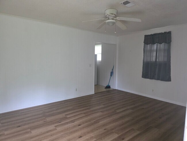 Foto del edificio - 440 Cattle Creek Rd