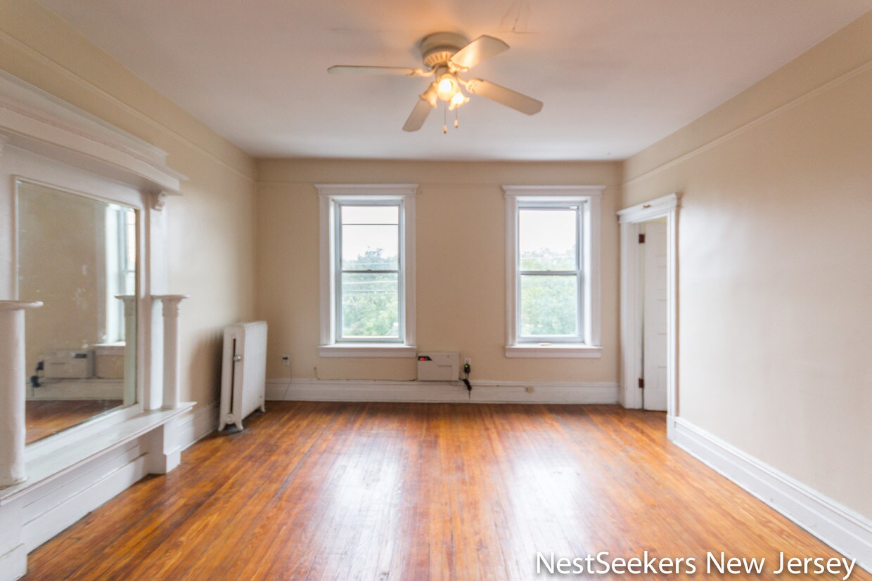 Primary Photo - 479 Palisade Ave