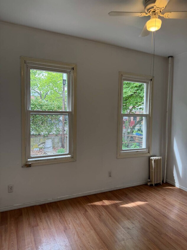 Foto principal - 22-64-64 41st St