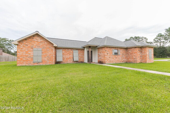 Building Photo - 106 Squirrel Ln