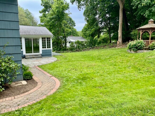 Photo - 11 Cornwall Rd (Norwalk, CT) House