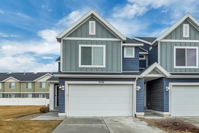 Building Photo - 5176 W Duet Dr