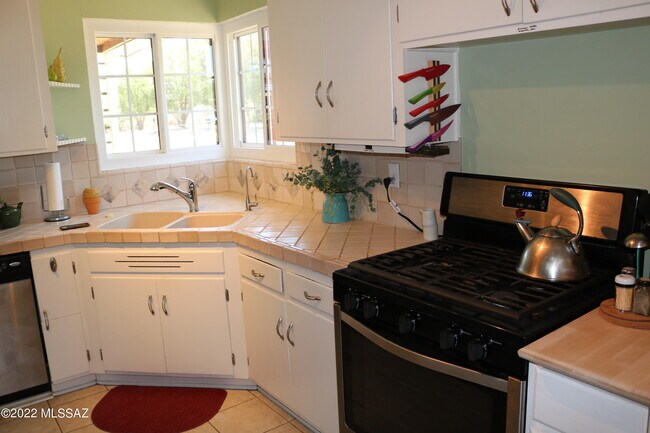 Foto del edificio - 4825 E 18th St