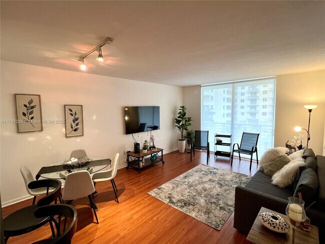 Foto del edificio - 2775 NE 187th St