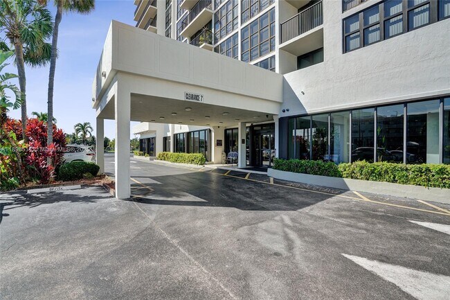 Building Photo - 2017 S Ocean Dr