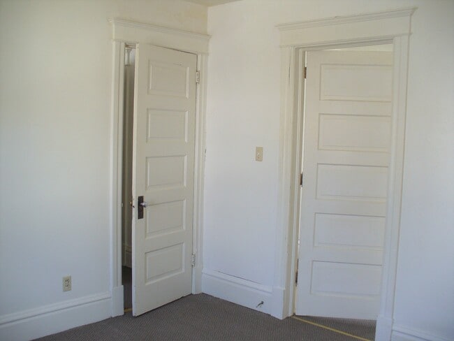 Building Photo - 1617 12th Ave