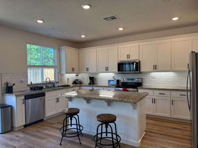 Foto del edificio - 3902 Firestar Way