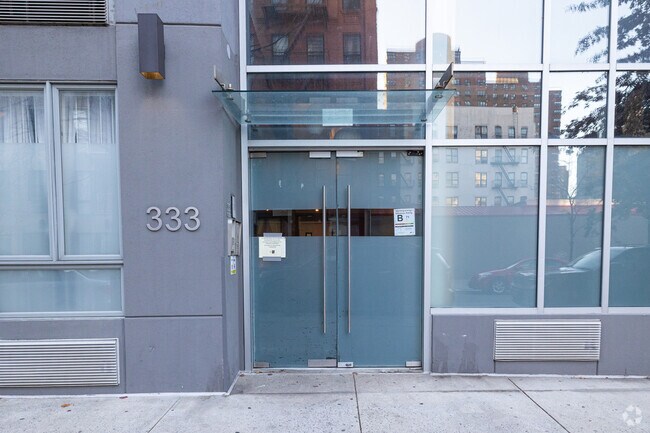 Building Photo - Pascal Condominium