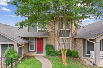 Building Photo - 1015 E Yager Ln