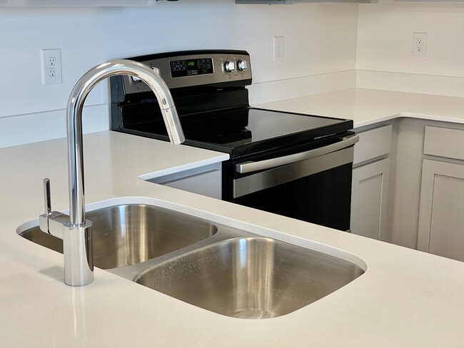 Building Photo - 641 N 380 W