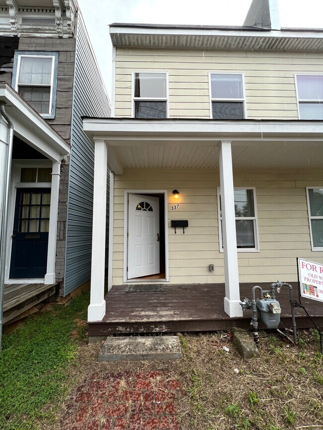 Building Photo - 337 S Cherry St