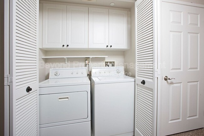 Building Photo - 10722 Sabre Hill Dr