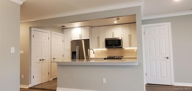 Foto del edificio - 81 Secatogue Ave