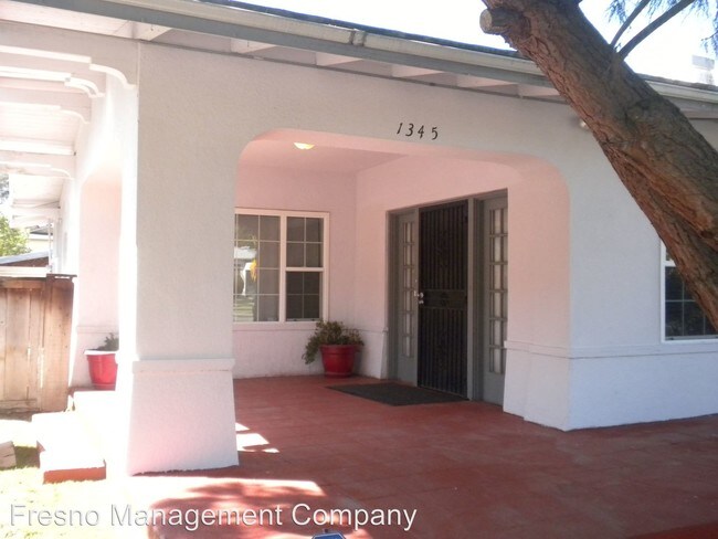 Building Photo - 1345 N Van Ness Ave