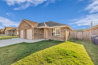 Building Photo - 609 Lost Trl