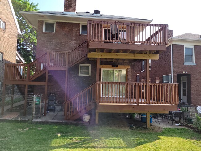 Building Photo - 970 Lilac St