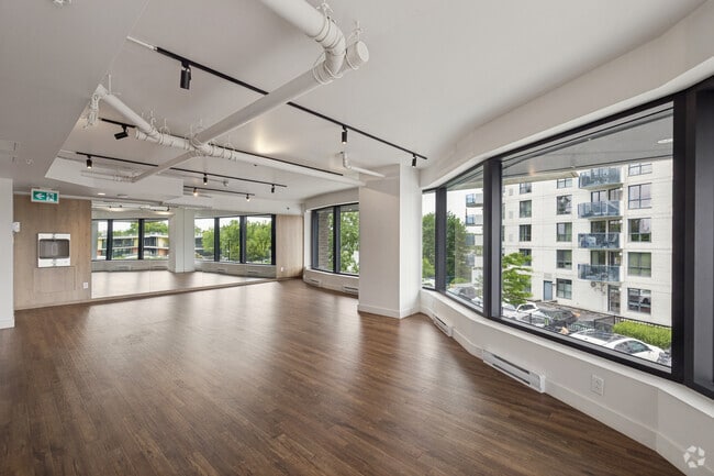 Interior Photo - Gest Sur Gouin