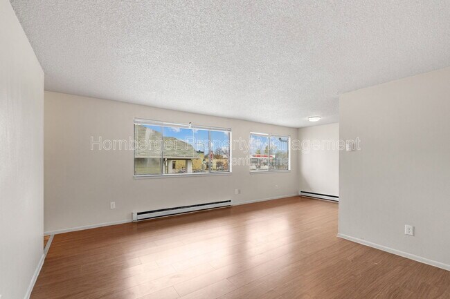 Foto del edificio - 911 E Bridgeport Ave