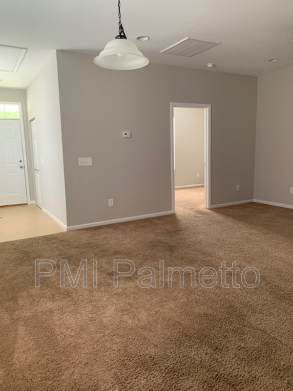 Building Photo - 115-117 Fairview Park Dr
