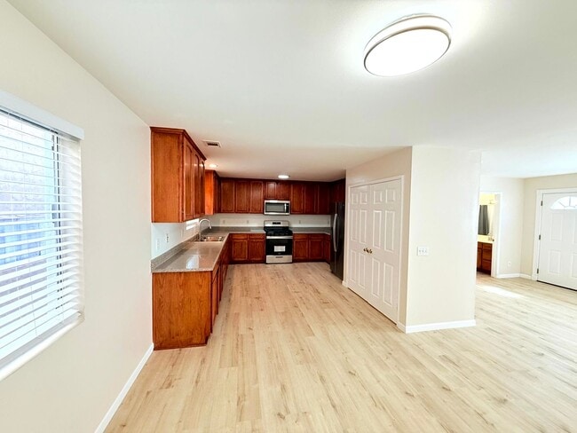 Foto del edificio - 762 W 21st St